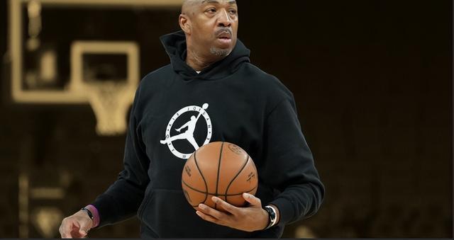 当年效力火箭的昔日明星大前锋贝克现在在干嘛？