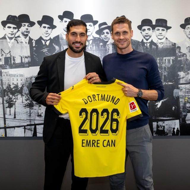 1690069970513035835.jpg zhan.jpg